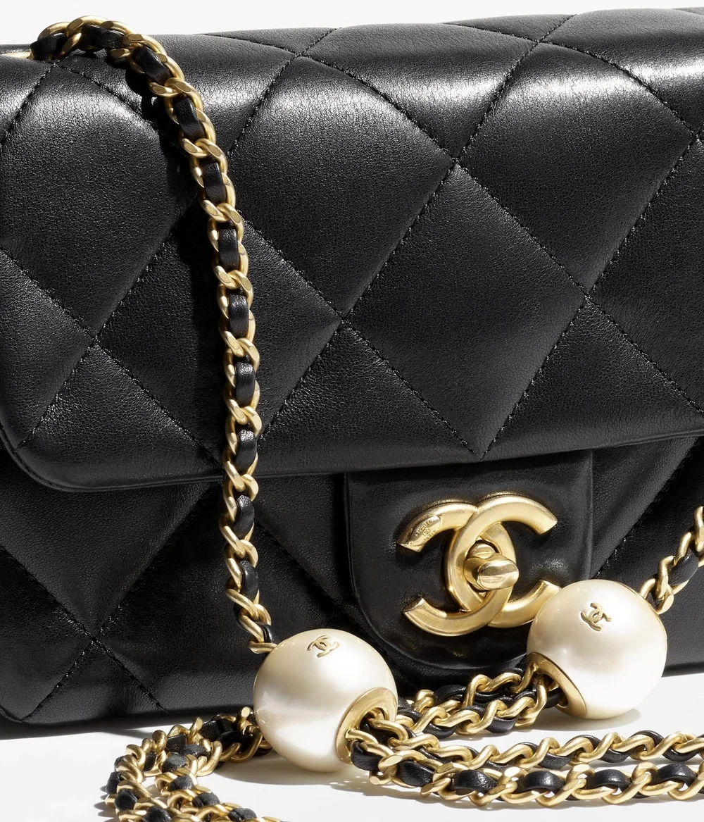 샤넬 스몰 플랩백 블랙 & 골드메탈