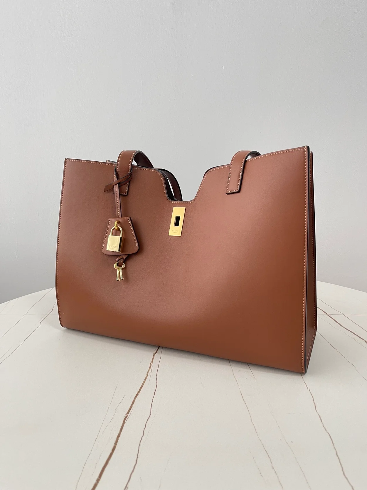 셀린느 카바스 16 백 브라운