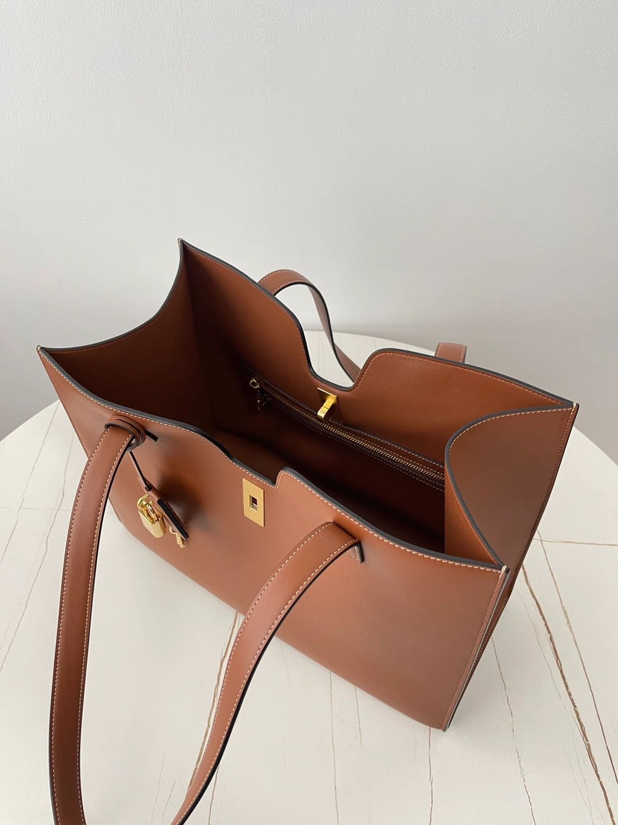 셀린느 카바스 16 백 브라운