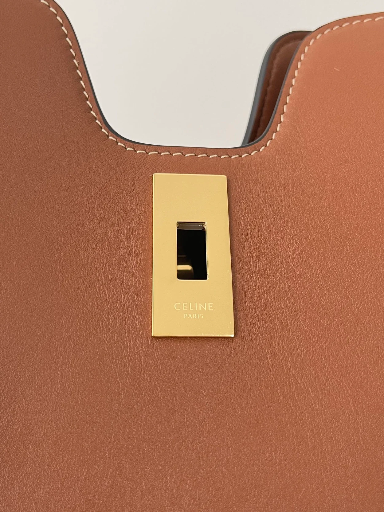 셀린느 카바스 16 백 브라운