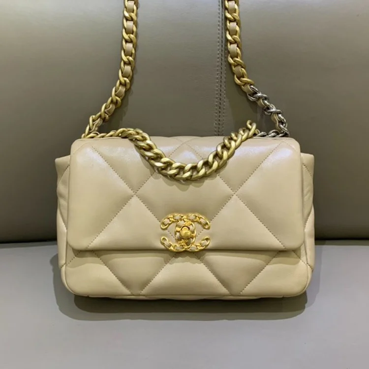 샤넬 19백 미디움 램스킨 베이지 골드