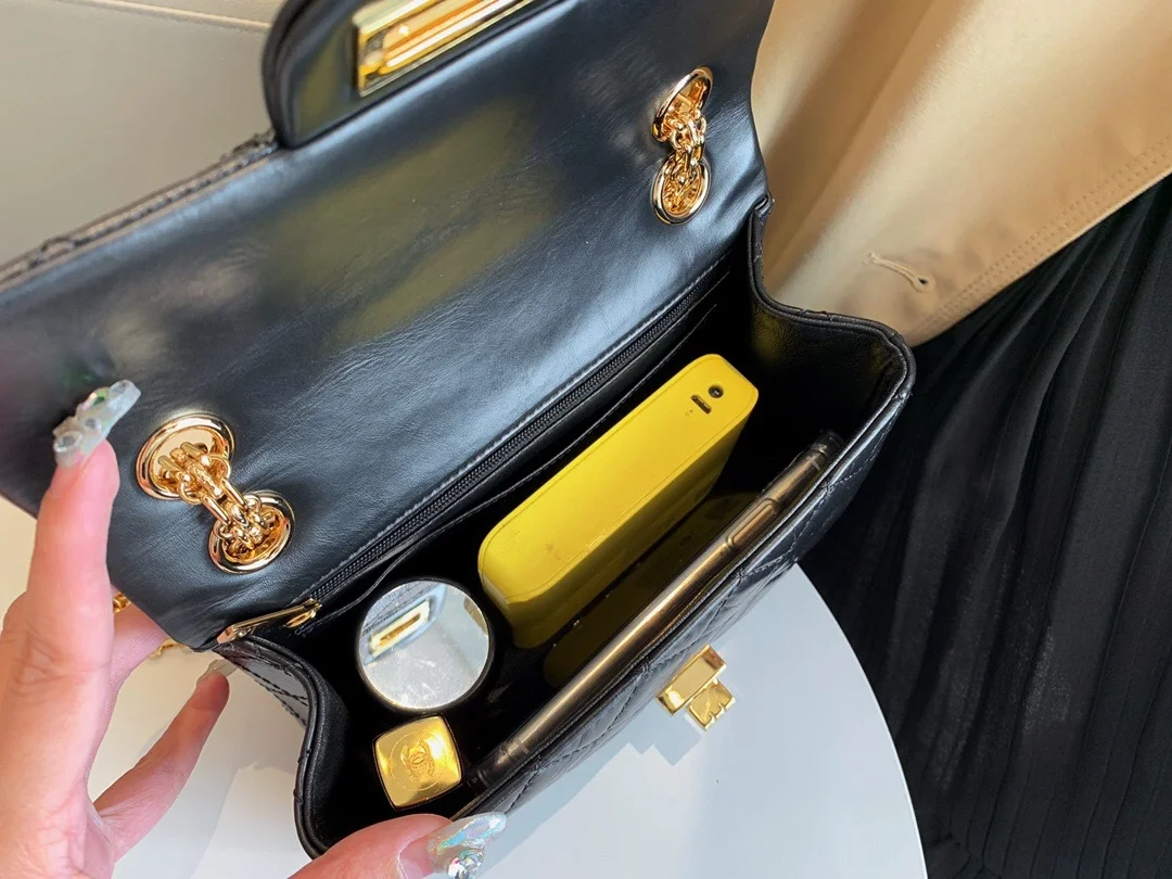 샤넬 2.55백 스터드 빈티지