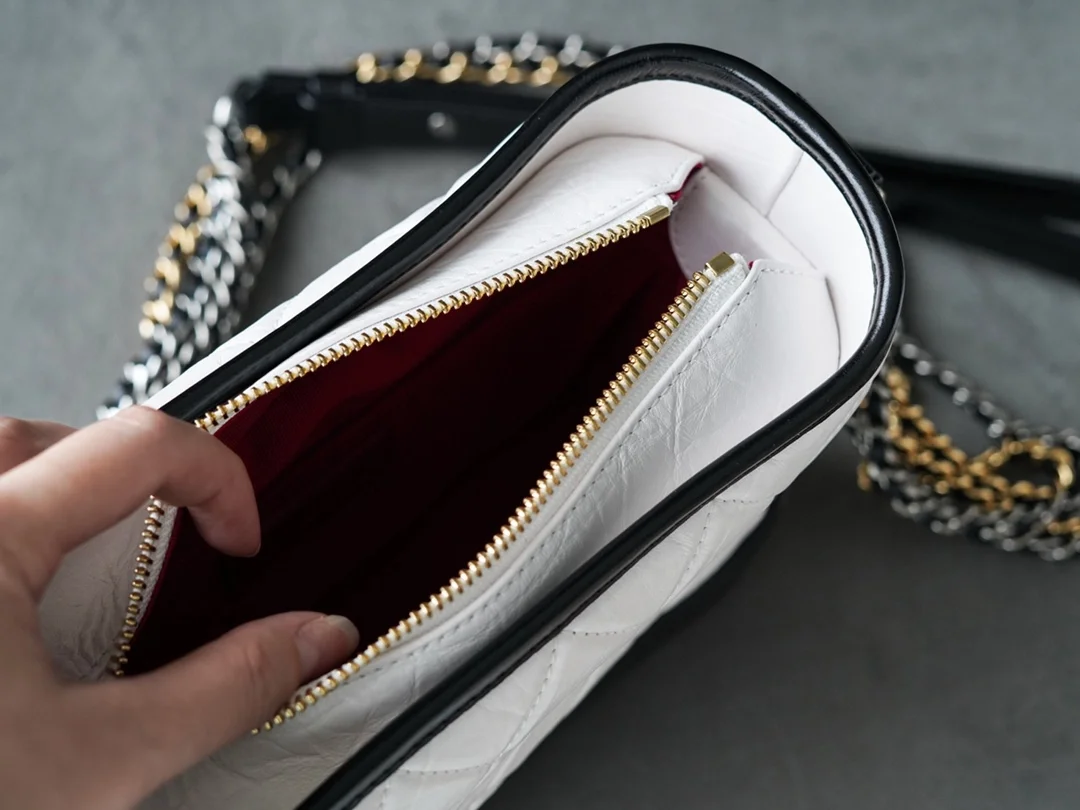 샤넬 가브리엘 스몰 호보백 화이트