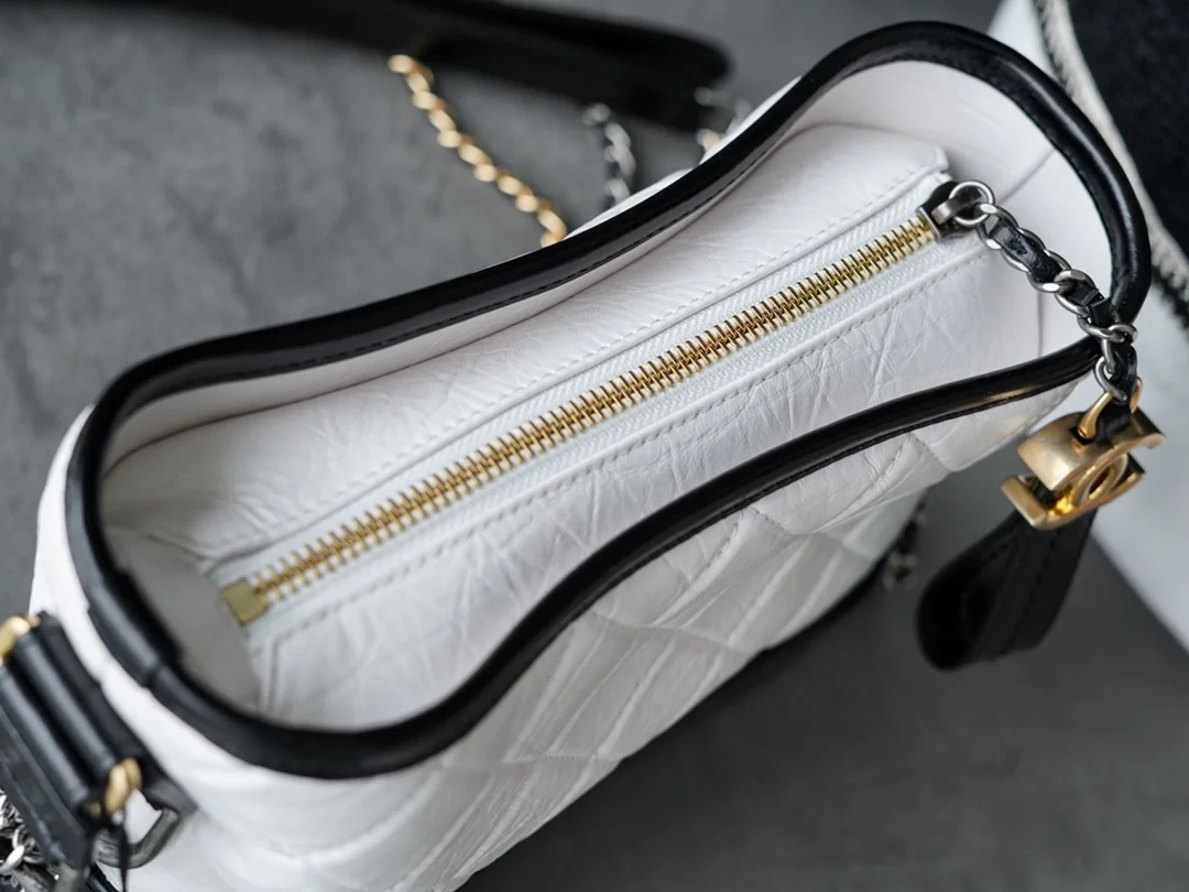 샤넬 가브리엘 스몰 호보백 화이트