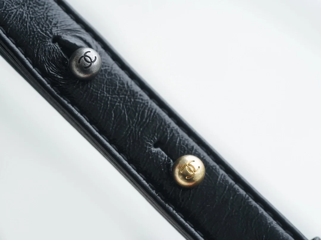 샤넬 가브리엘 스몰 호보백 화이트