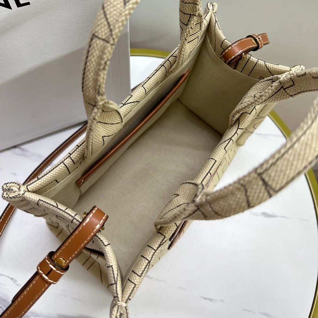 셀린느 스몰 카바스 타이스 트리옹프 토트백