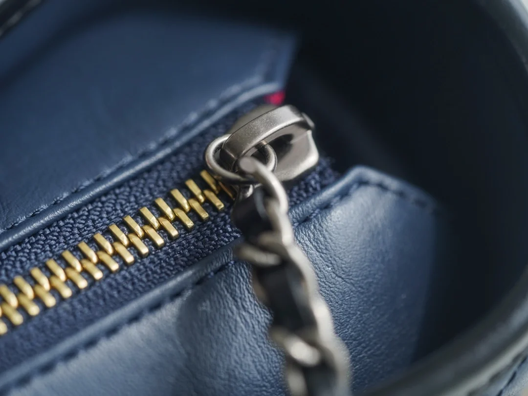 샤넬 가브리엘 스몰 호보백 블루