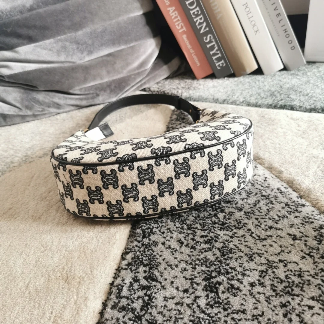 셀린느 트리옹프 아바 백 블랙