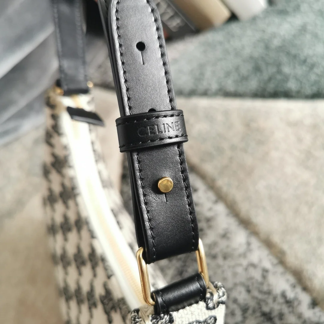 셀린느 트리옹프 아바 백 블랙