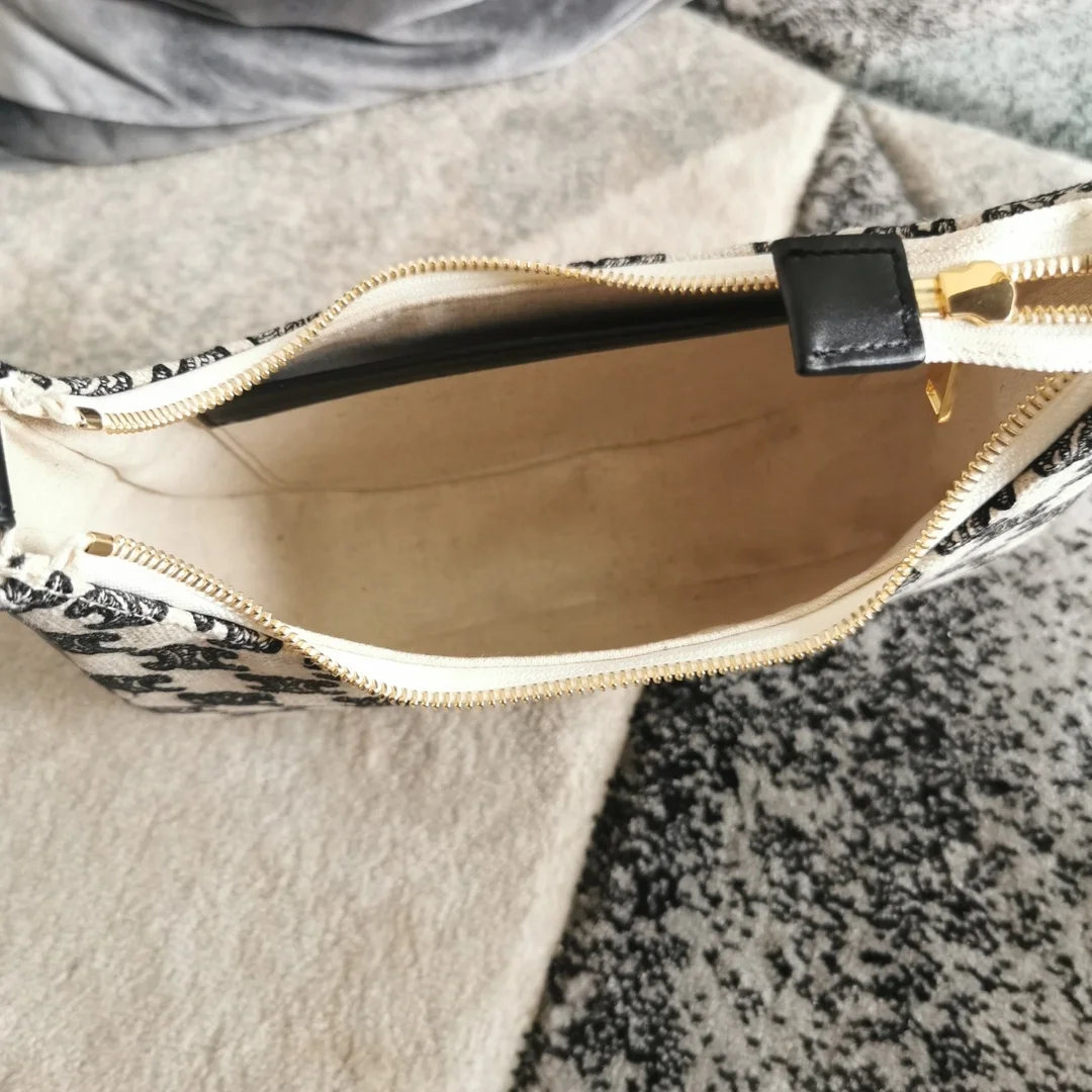 셀린느 트리옹프 아바 백 블랙