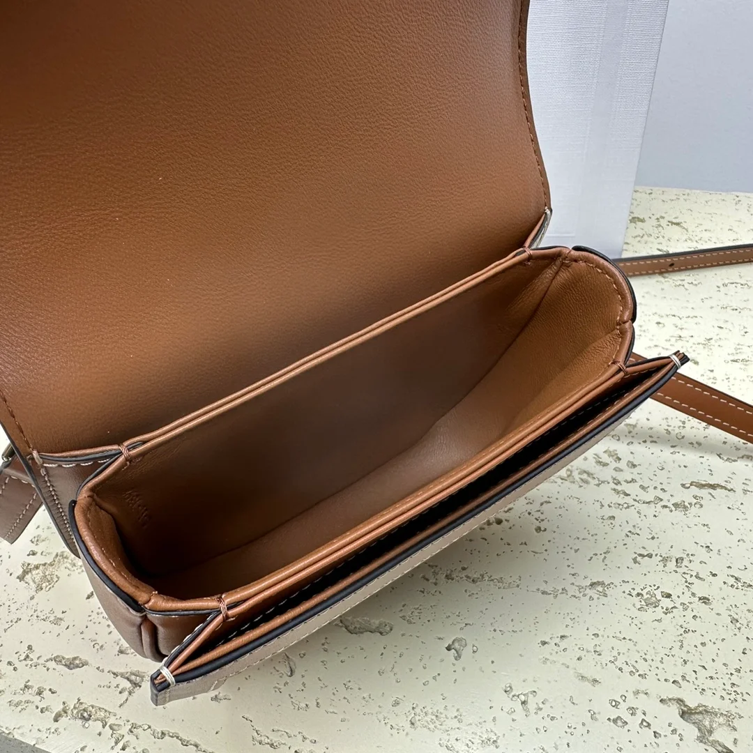 셀린느 미니 클레아 베사체 트리옹프 백 탠