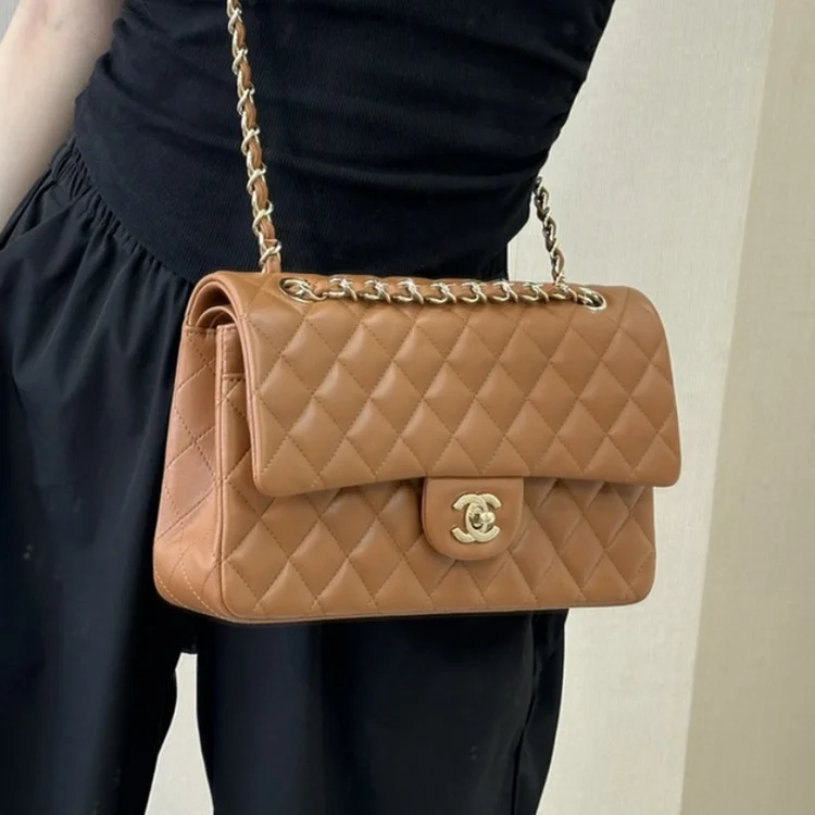 샤넬 클래식 미디움 램스킨 골드