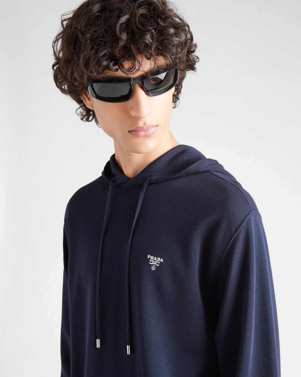 프라다 엠브로이드 네이비 후드