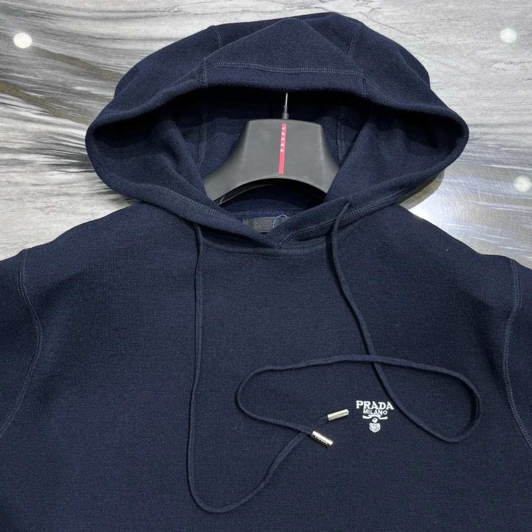프라다 엠브로이드 네이비 후드