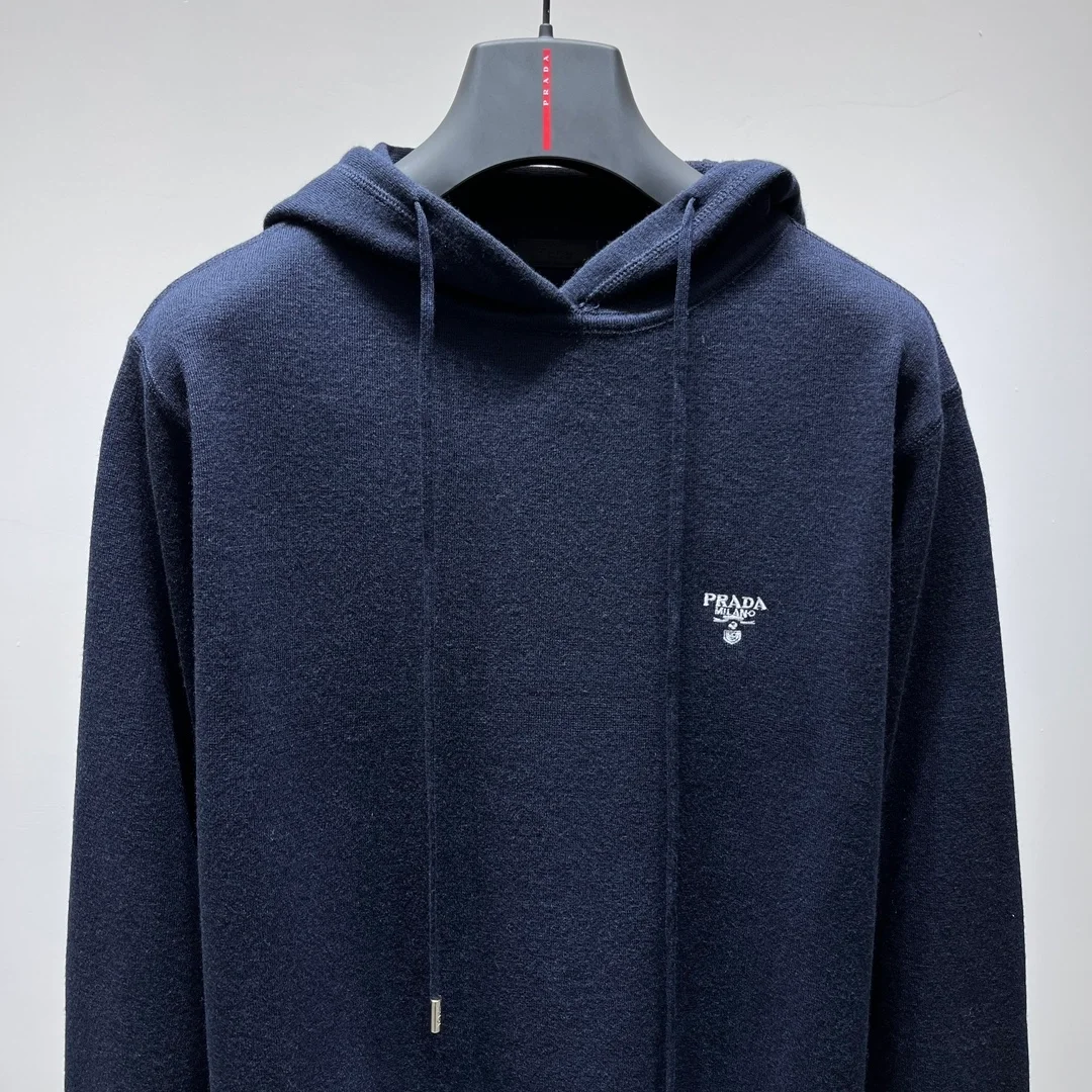 프라다 엠브로이드 네이비 후드