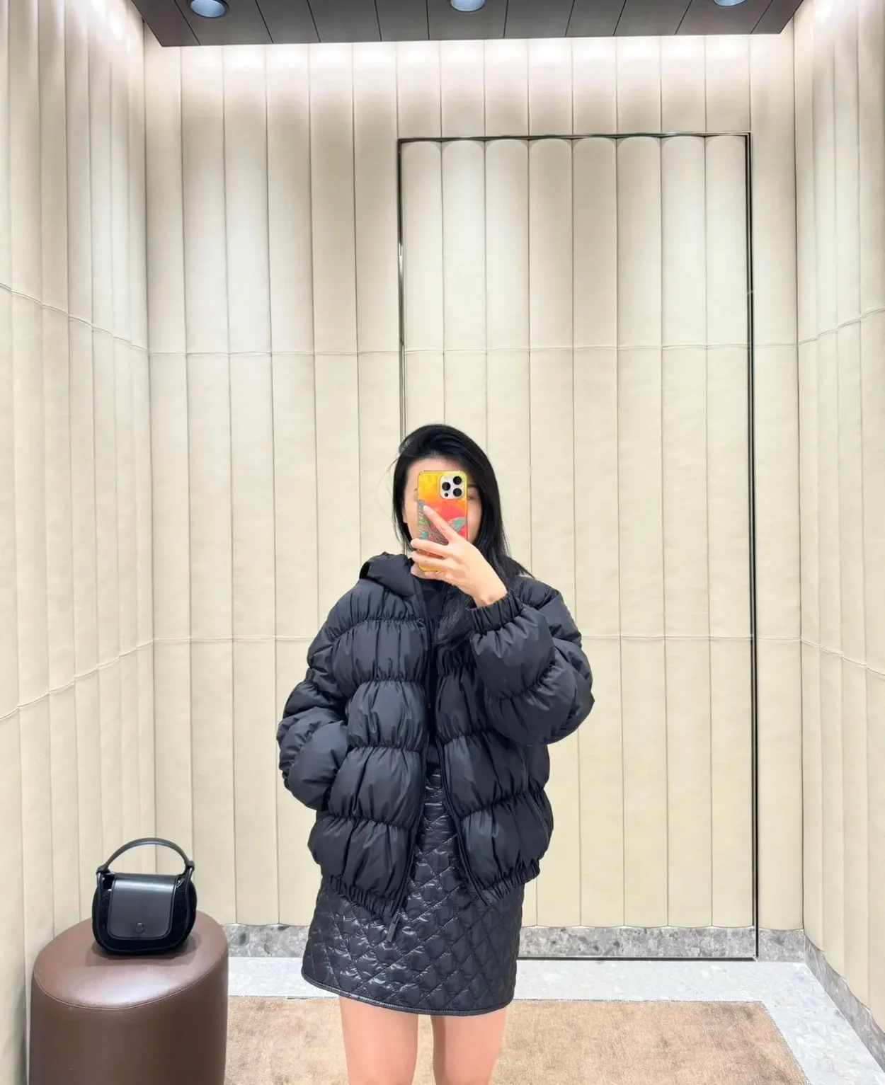 몽클레어 메돈테 숏 다운 패딩 블랙