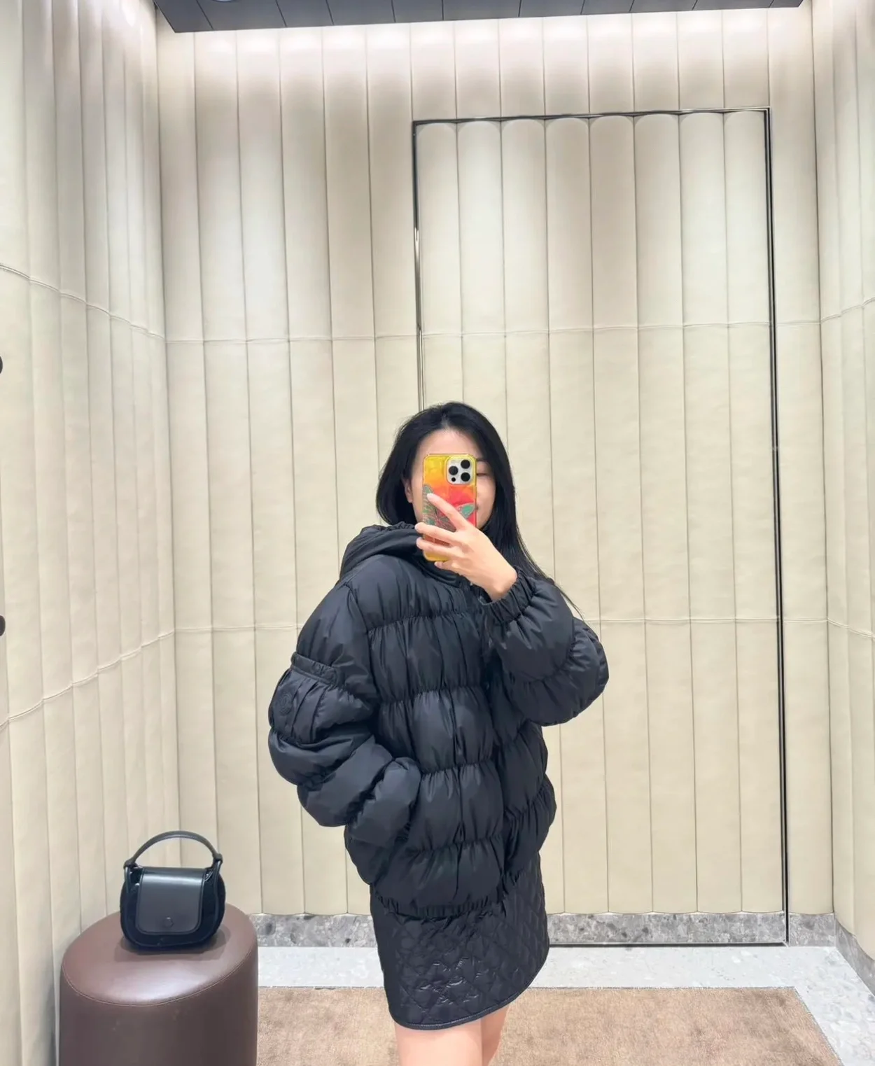 몽클레어 메돈테 숏 다운 패딩 블랙