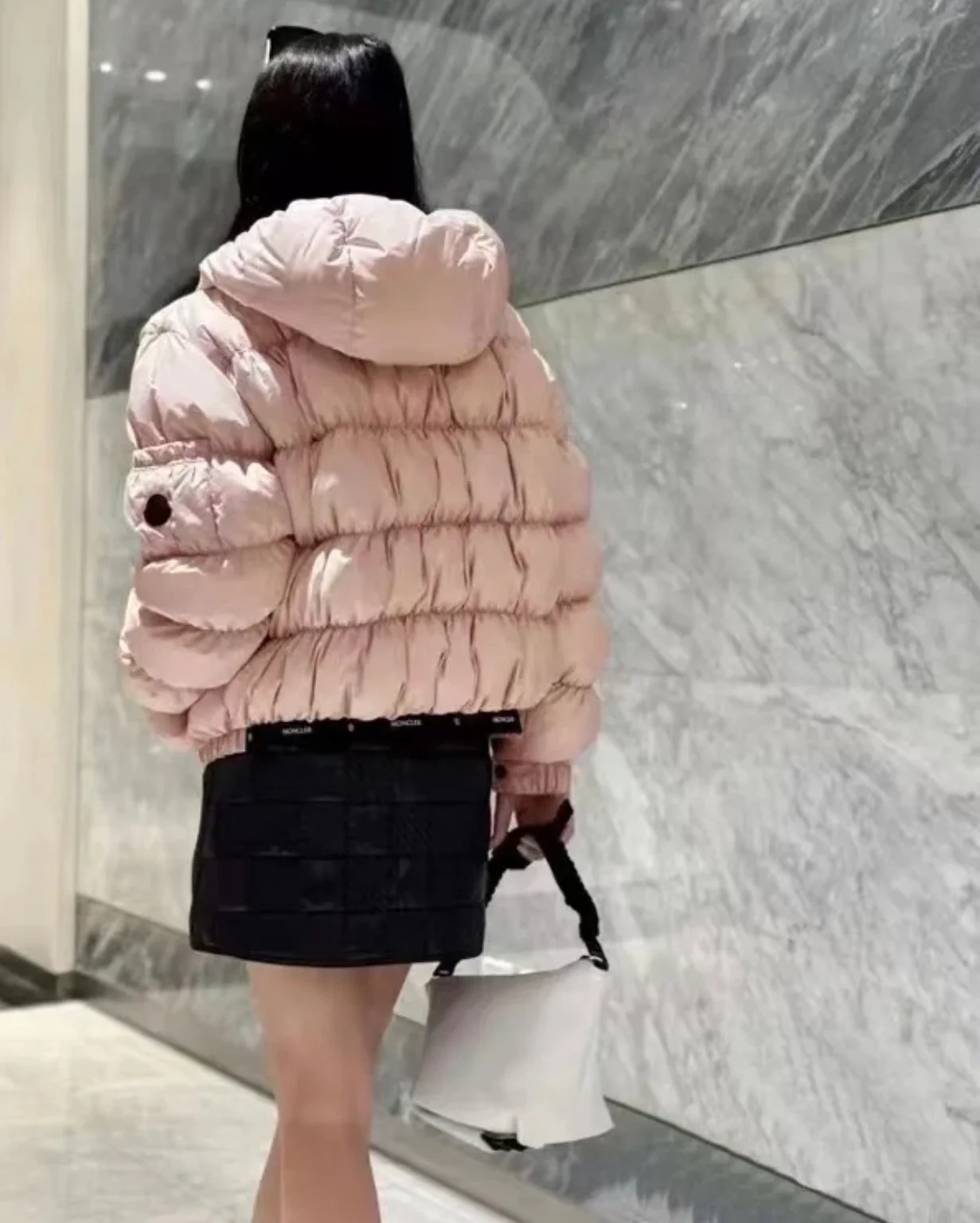 몽클레어 메돈테 숏 다운 패딩