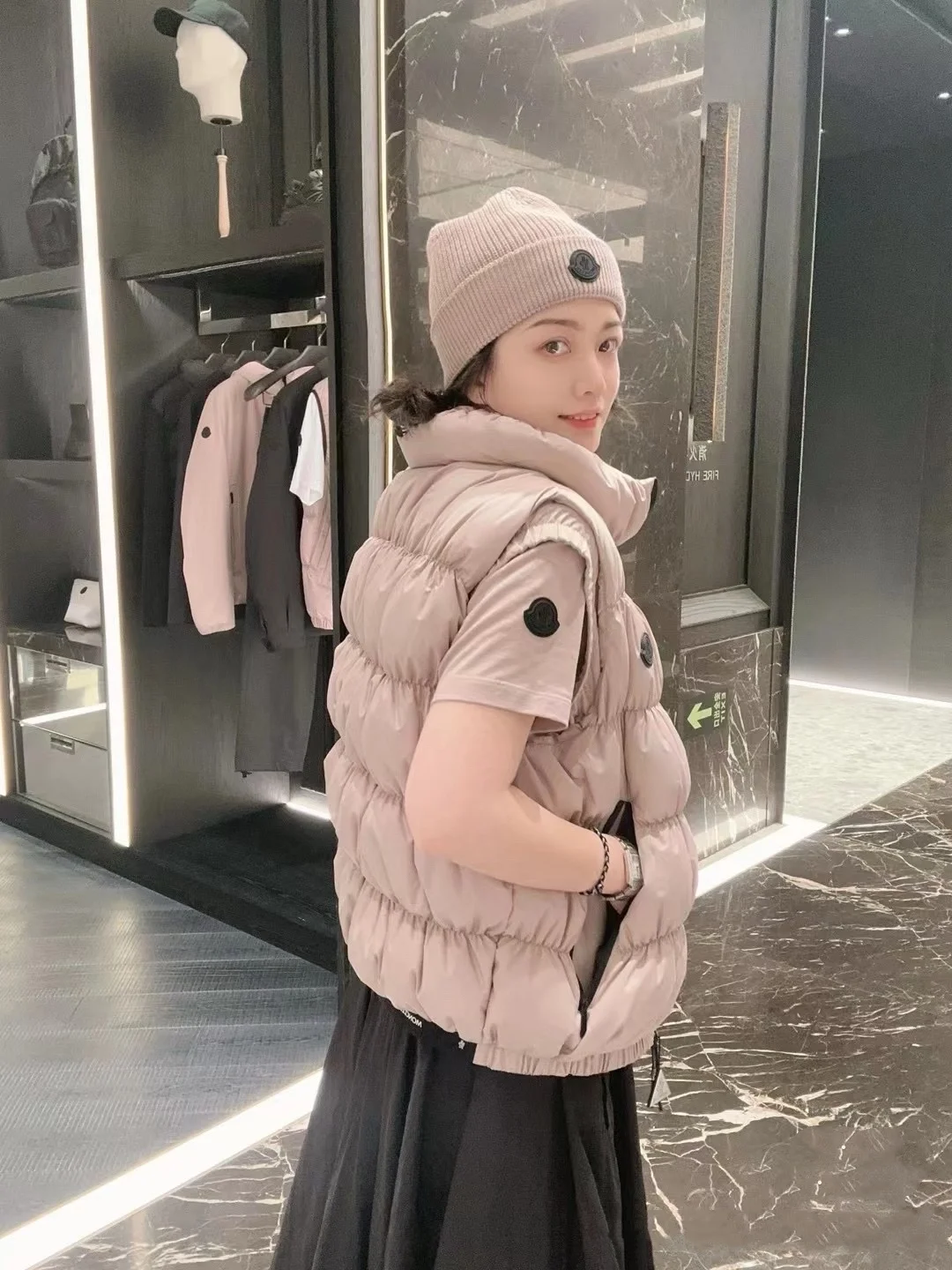 몽클레어 Apriate 다운 베스트