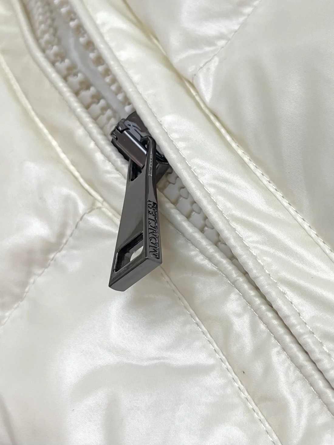 몽클레어 카베타즈 롱다운 재킷