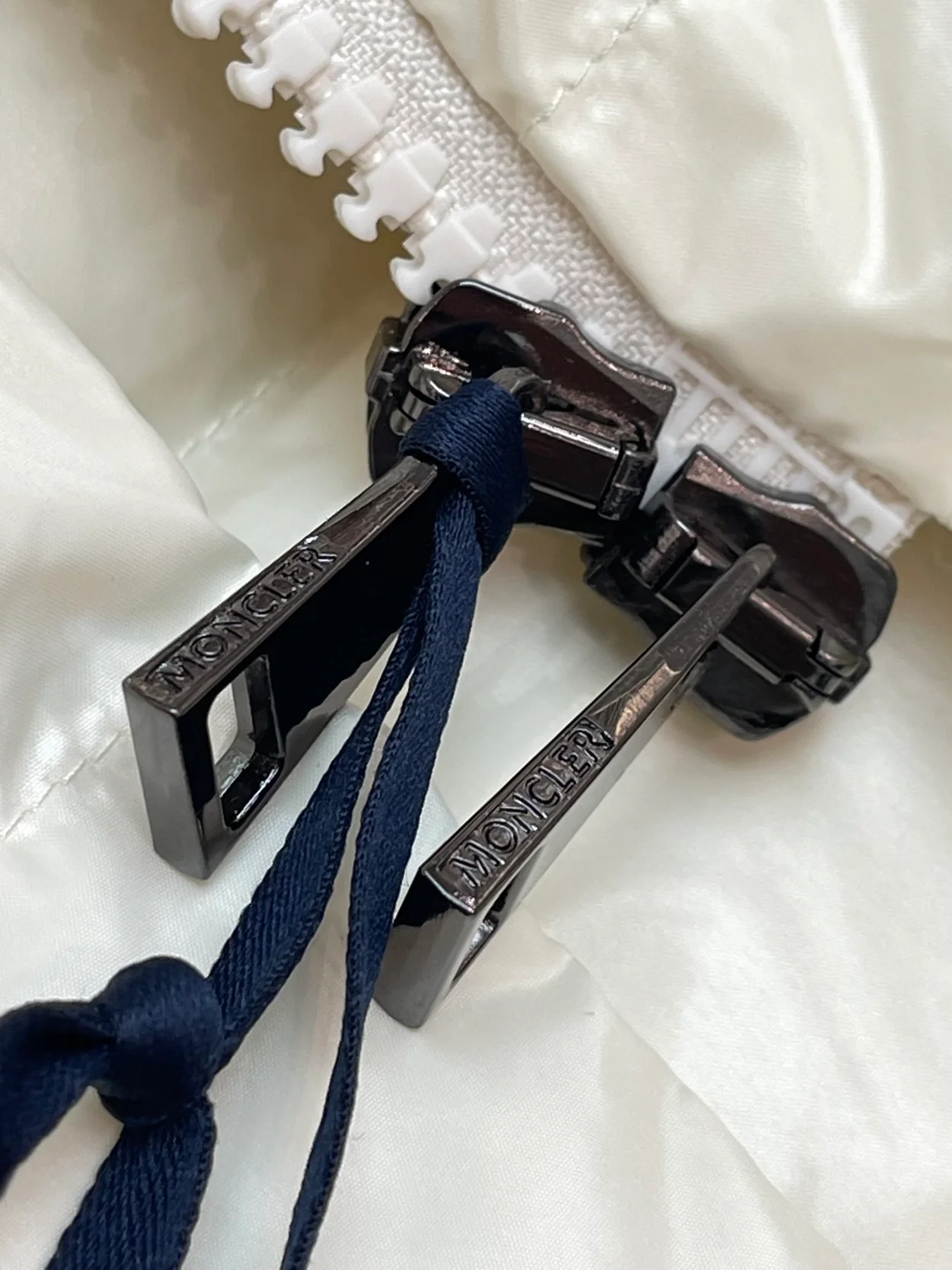 몽클레어 카베타즈 롱다운 재킷