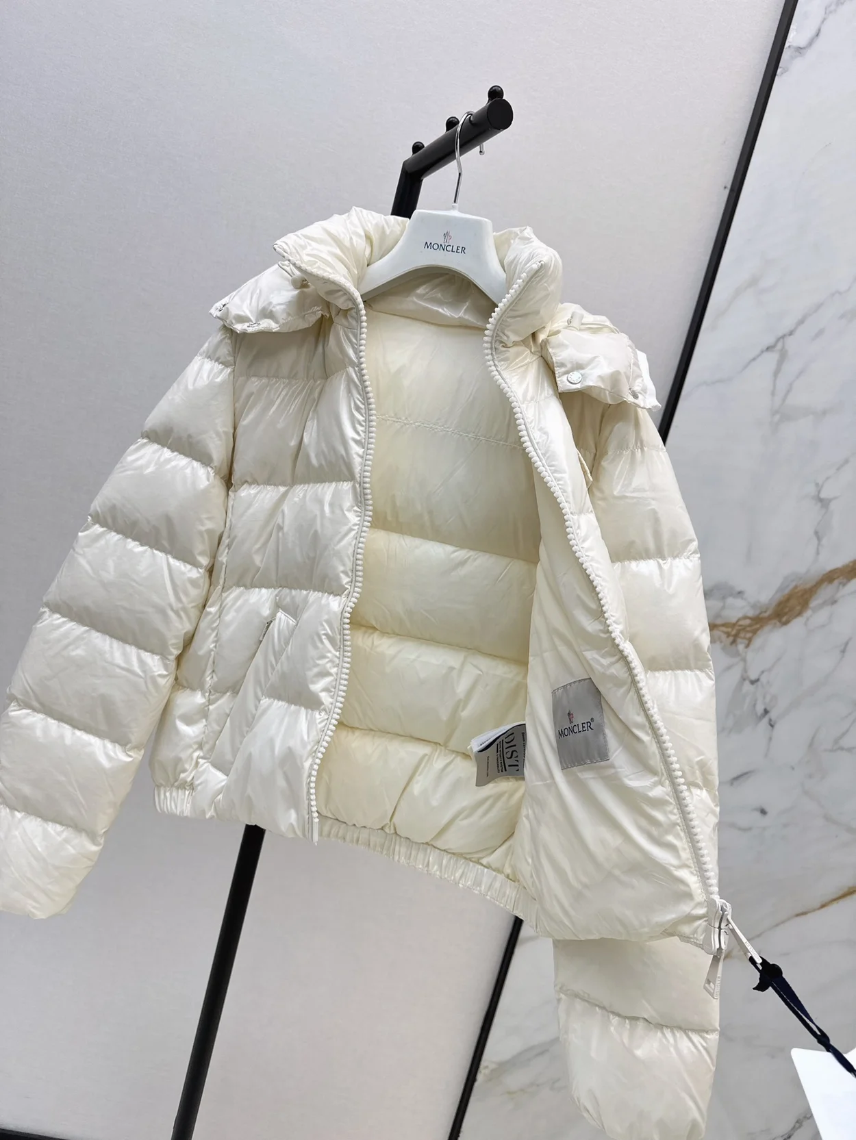 몽클레어 Andro 쇼트 다운 재킷