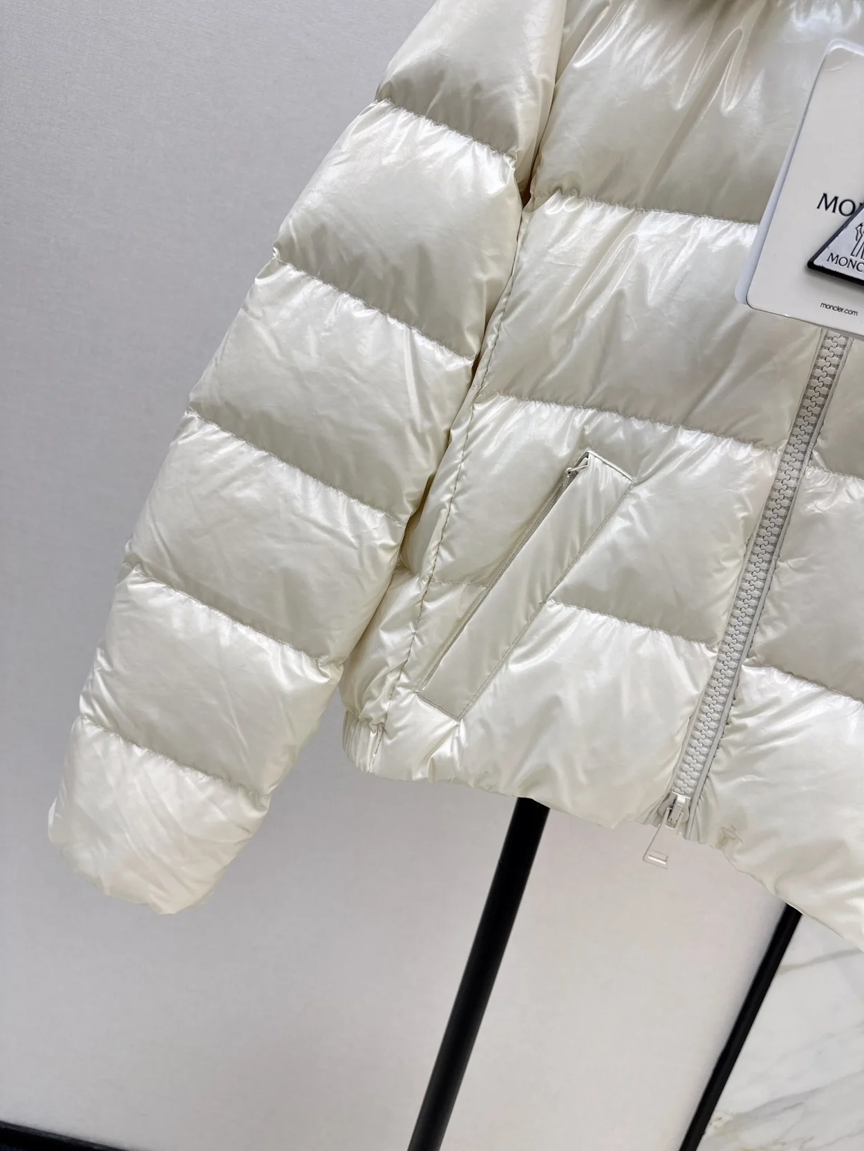 몽클레어 Andro 쇼트 다운 재킷