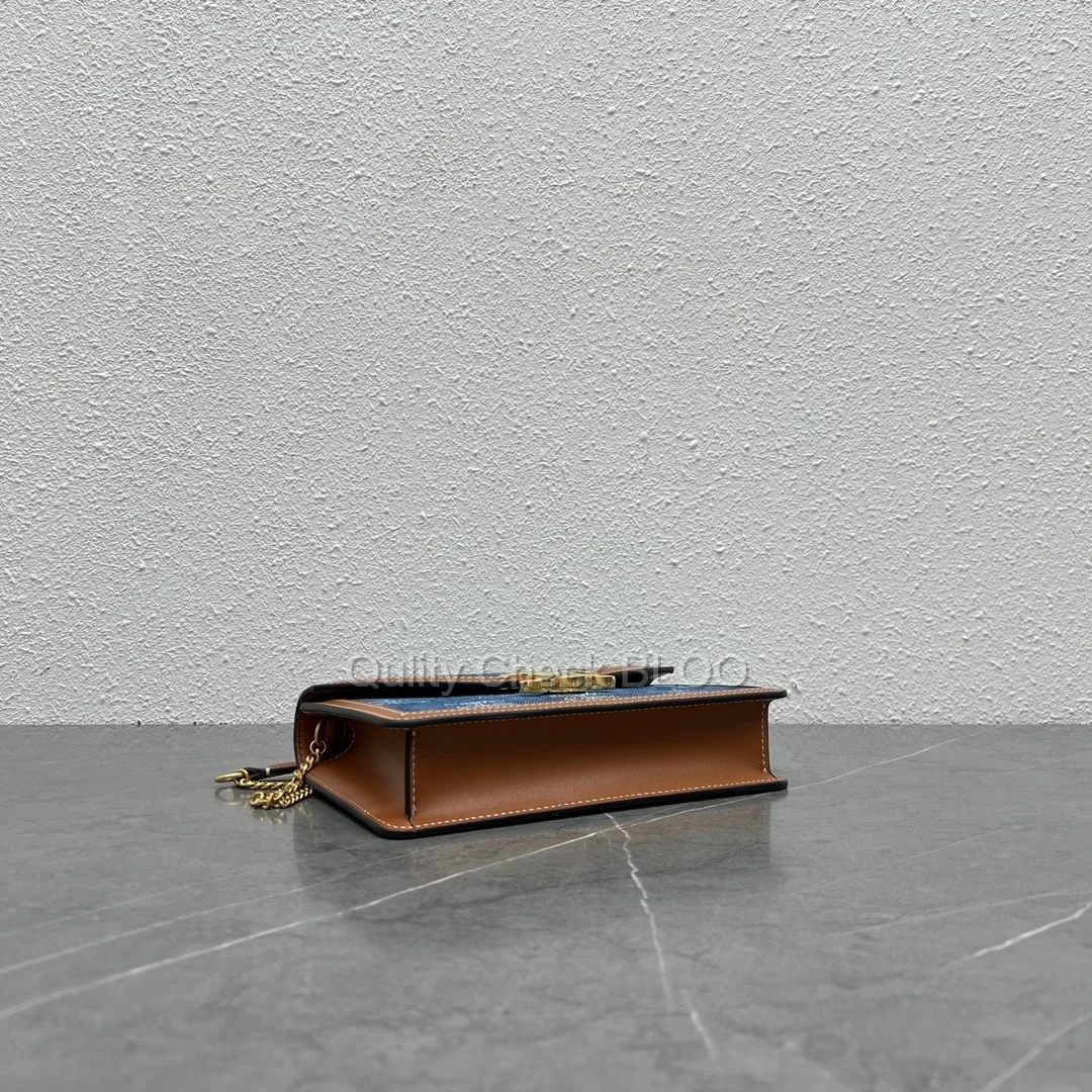 셀린느 트리옹프 데님 마고 체인 지갑