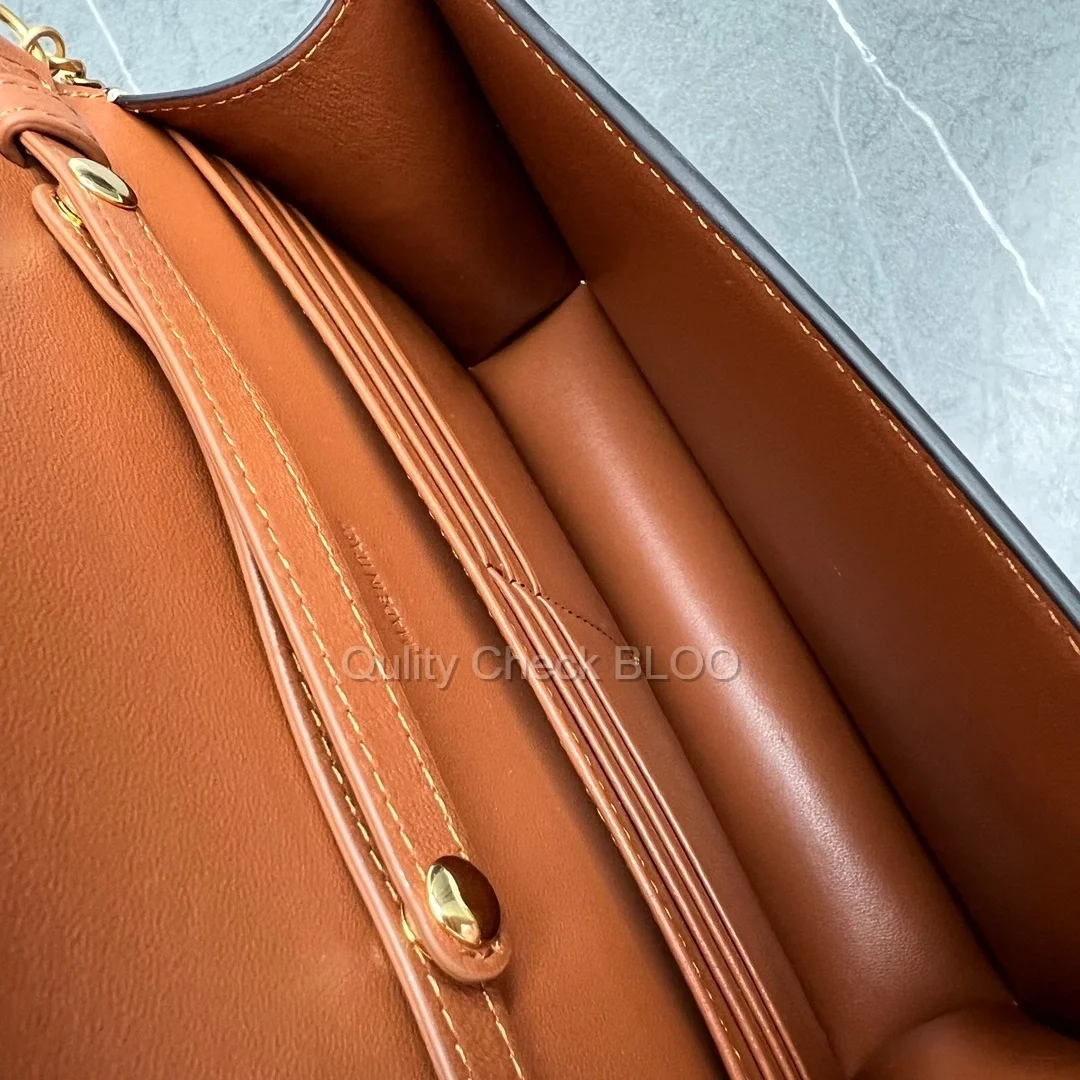 셀린느 트리옹프 데님 마고 체인 지갑