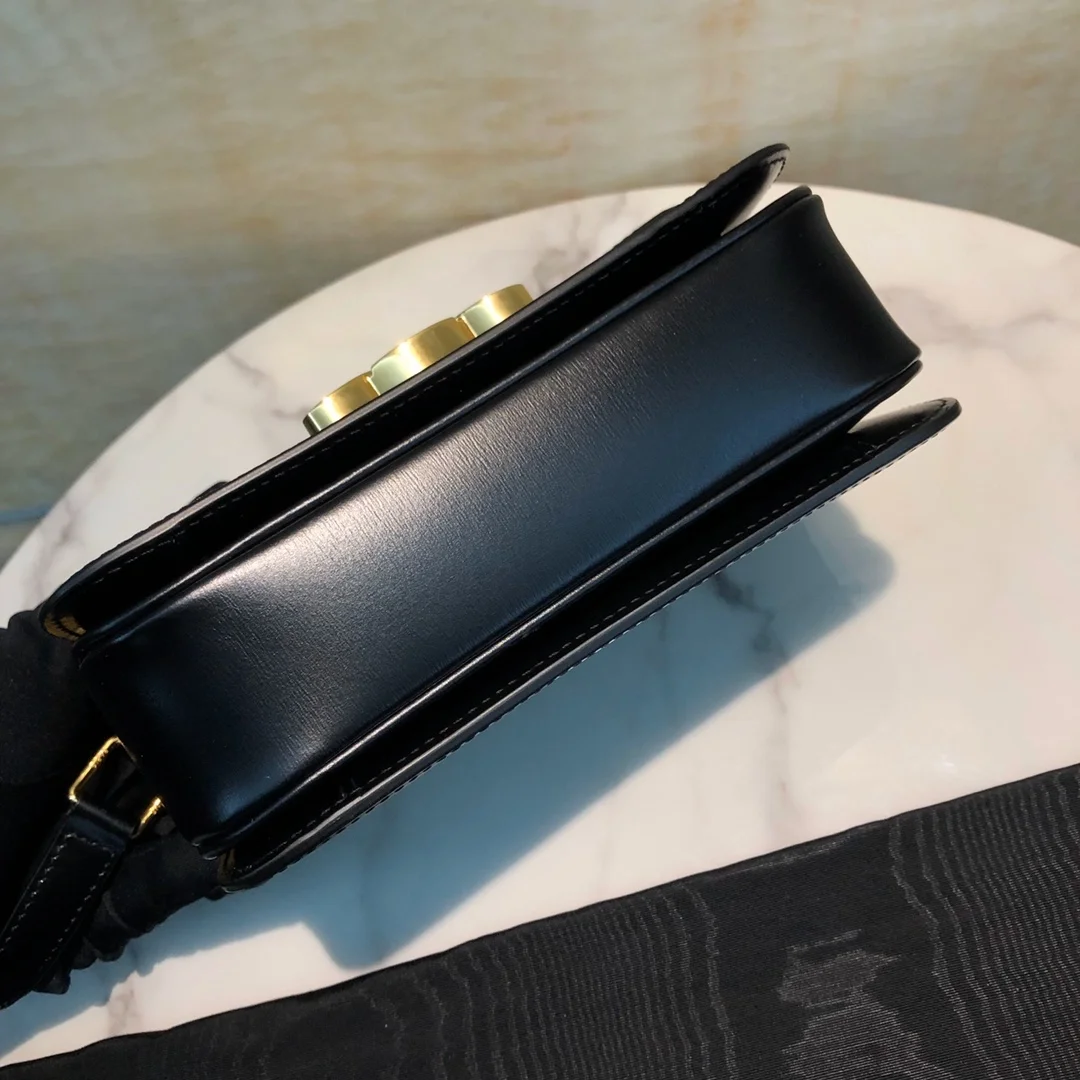 셀린느 틴 트리옹프 백 블랙