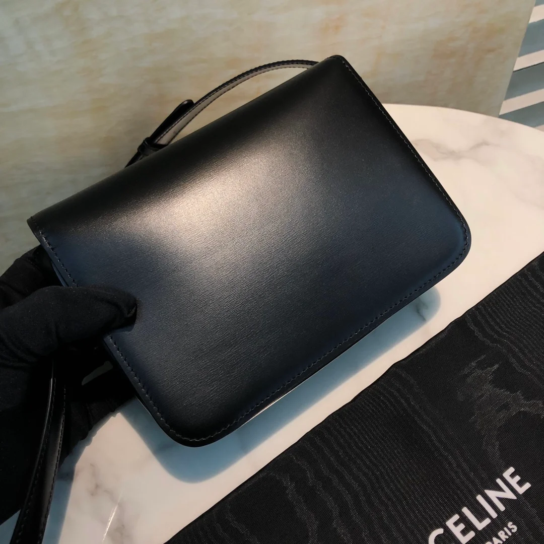 셀린느 틴 트리옹프 백 블랙