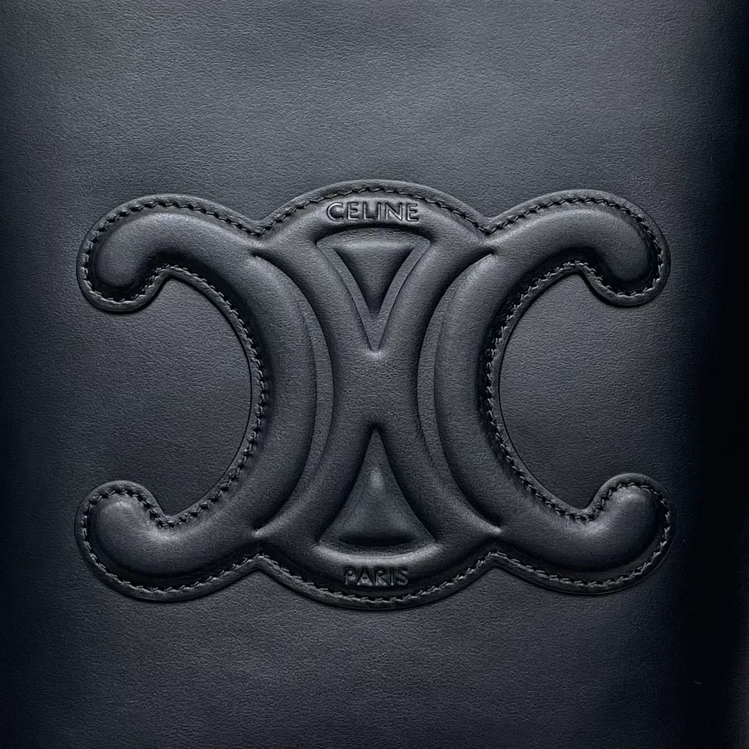 셀린느 퀴르 트리옹프 스몰 버킷백 블랙