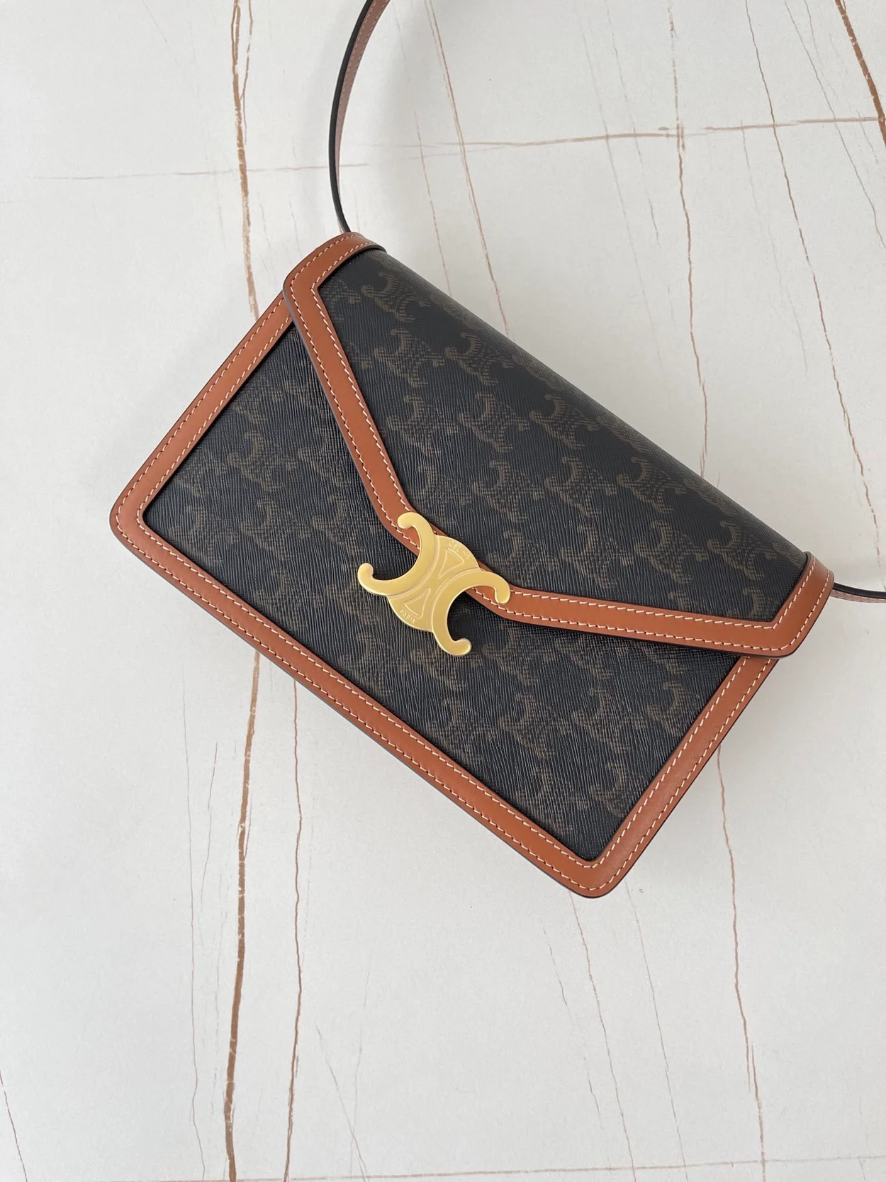 셀린느 엔벨로프 트리옹프 백 탠