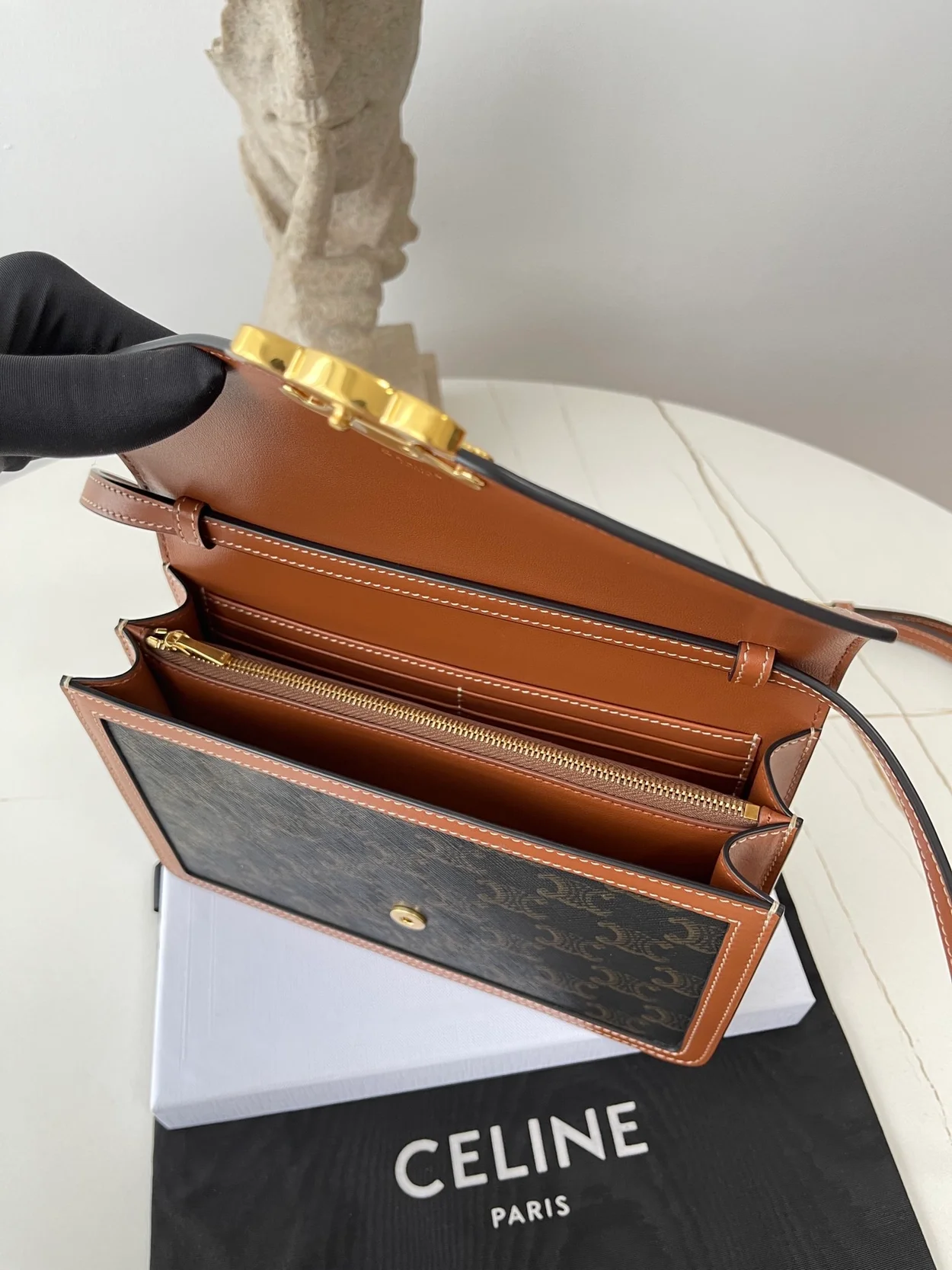 셀린느 엔벨로프 트리옹프 백 탠