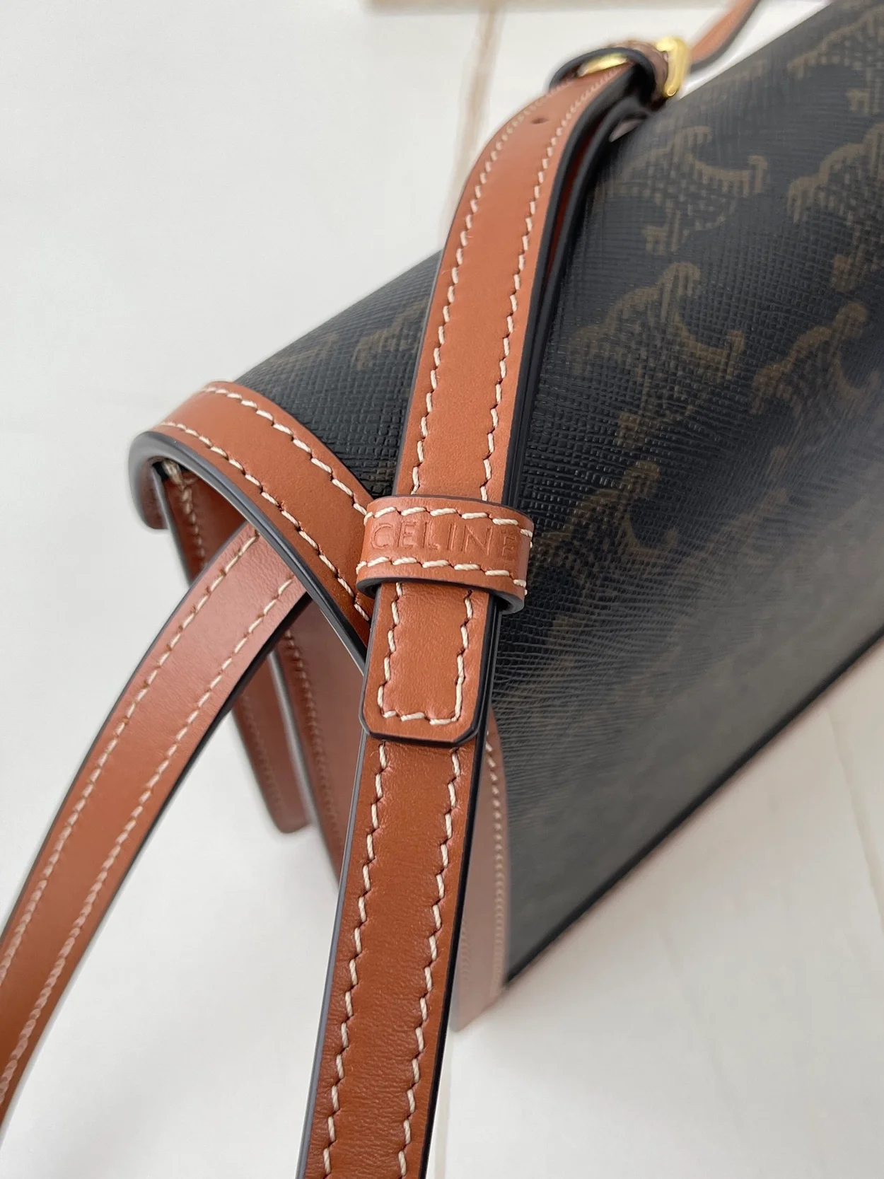 셀린느 엔벨로프 트리옹프 백 탠