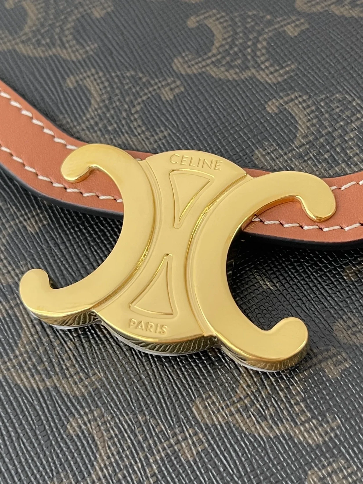 셀린느 엔벨로프 트리옹프 백 탠