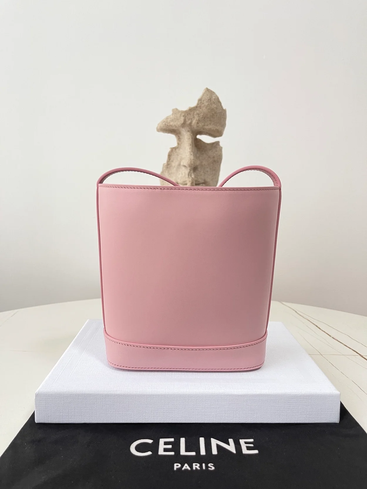 셀린느 퀴르 트리옹프 미니 버킷백 핑크