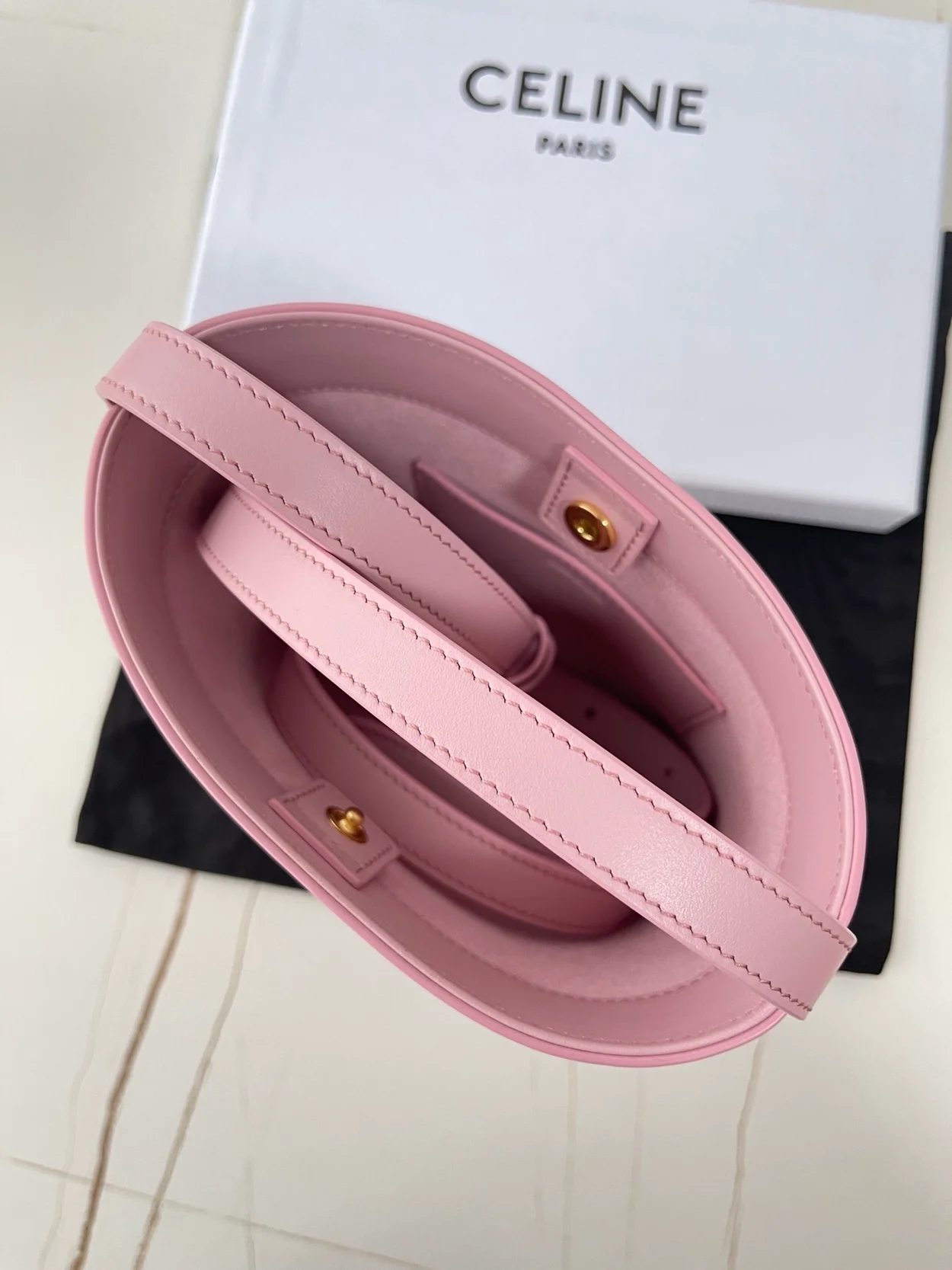 셀린느 퀴르 트리옹프 미니 버킷백 핑크