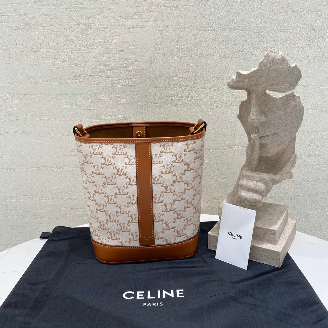 셀린느 트리옹프 캔버스 스몰 버킷백 화이트 탠