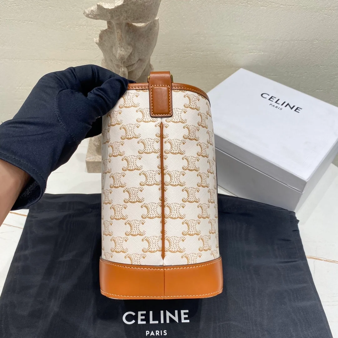 셀린느 트리옹프 캔버스 스몰 버킷백 화이트 탠