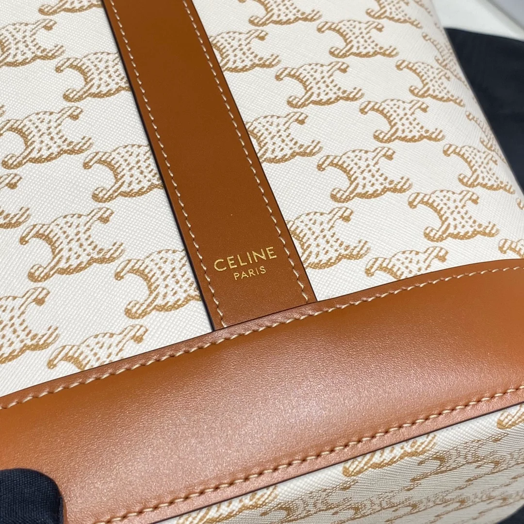 셀린느 트리옹프 캔버스 스몰 버킷백 화이트 탠