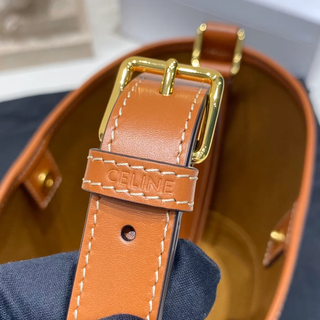 셀린느 트리옹프 캔버스 스몰 버킷백 화이트 탠