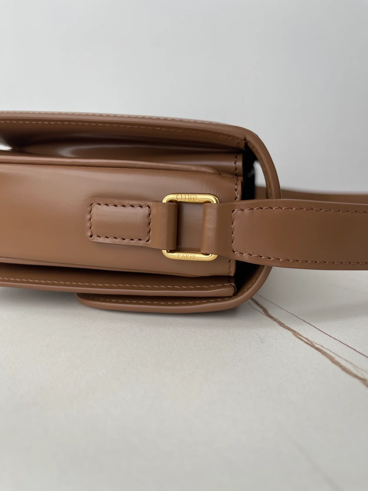 셀린느 클래식 트리옹프 백 브라운