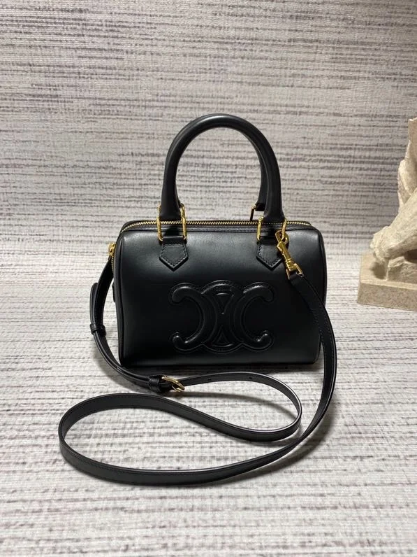 셀린느 퀴르 트리옹프 스몰 보스턴 백 블랙