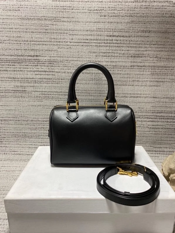 셀린느 퀴르 트리옹프 스몰 보스턴 백 블랙