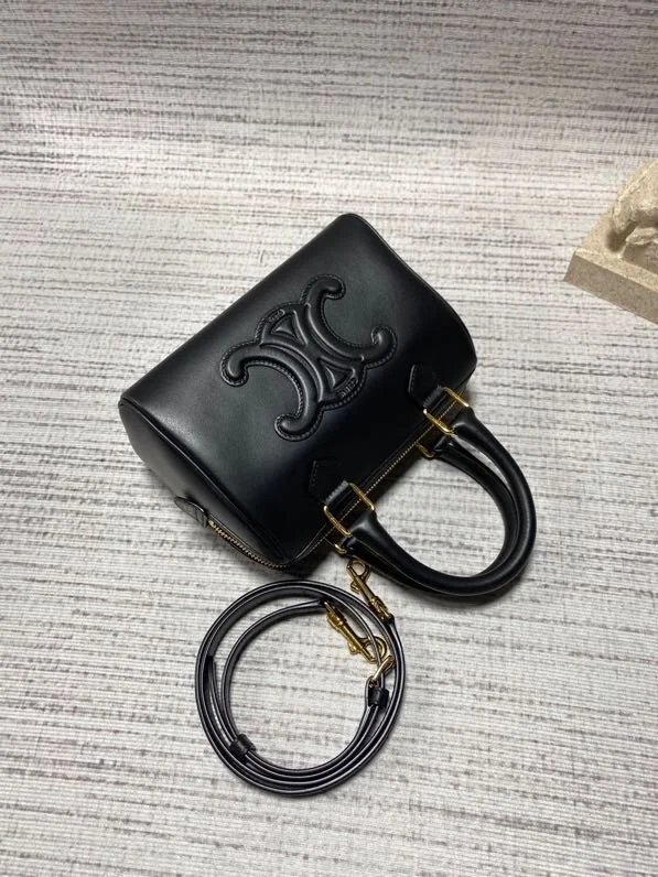 셀린느 퀴르 트리옹프 스몰 보스턴 백 블랙