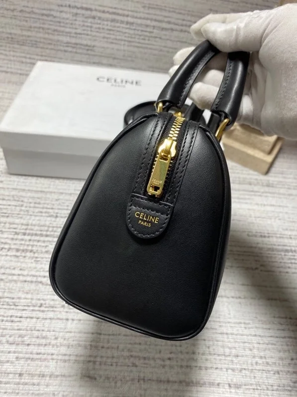 셀린느 퀴르 트리옹프 스몰 보스턴 백 블랙