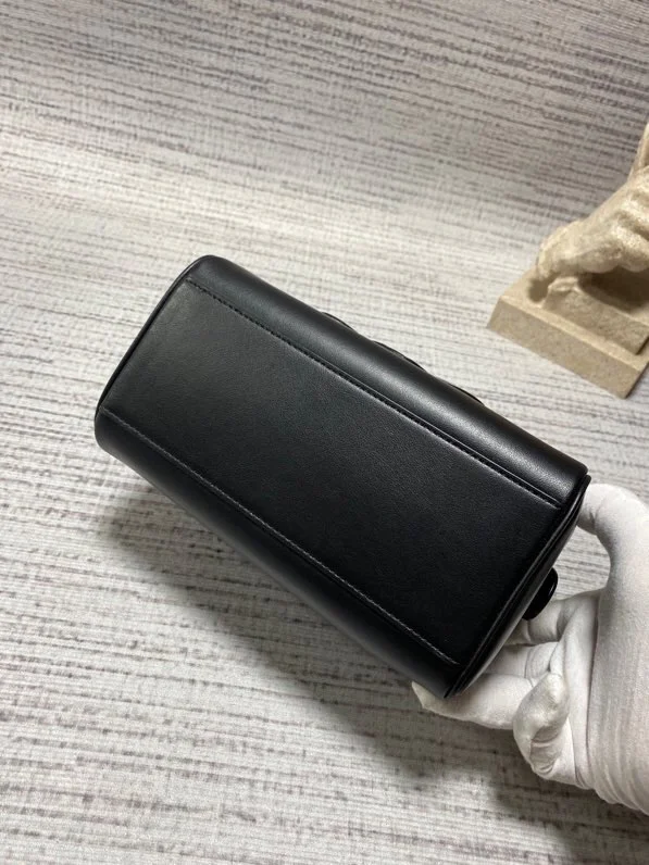 셀린느 퀴르 트리옹프 스몰 보스턴 백 블랙