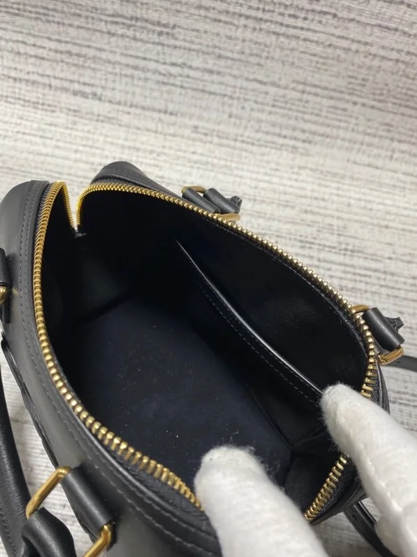 셀린느 퀴르 트리옹프 스몰 보스턴 백 블랙