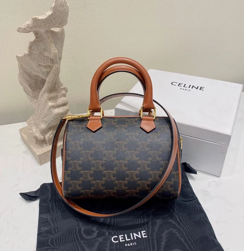 셀린느 트리옹프 스몰 보스턴 백 탠